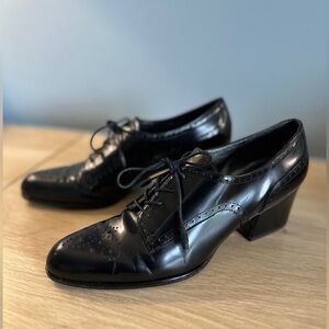 Stuart Weitzman Tomas‎ Leather Medallion Toe Brogues Heels